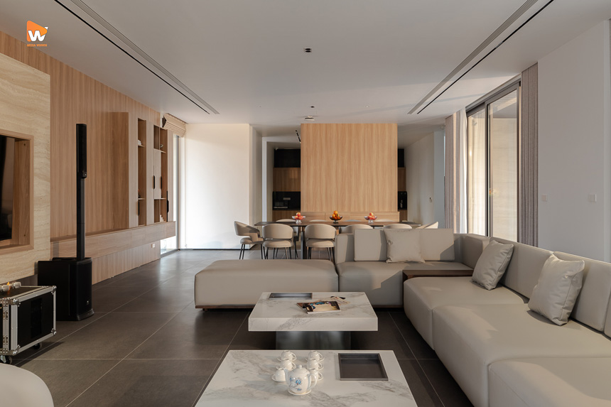 Bộ sofa và vách ốp gỗ khu sinh hoạt chung biệt thự Bắc Giang